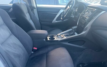 Mitsubishi Pajero Sport III рестайлинг, 2017 год, 3 264 000 рублей, 14 фотография