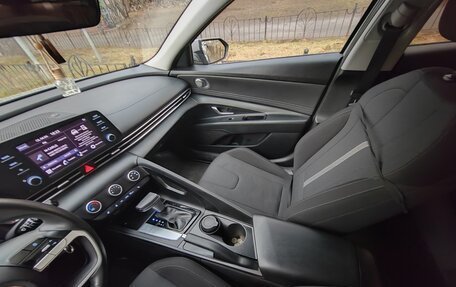 Hyundai Elantra, 2021 год, 2 100 000 рублей, 8 фотография