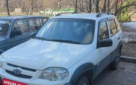 Chevrolet Niva I рестайлинг, 2018 год, 800 000 рублей, 3 фотография