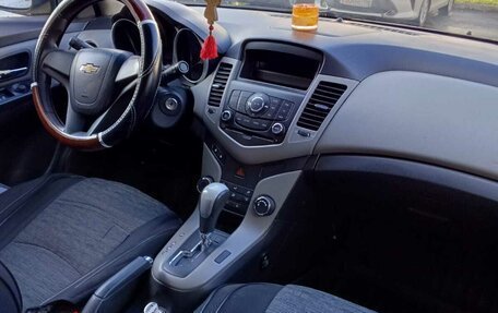 Chevrolet Cruze II, 2011 год, 550 000 рублей, 2 фотография