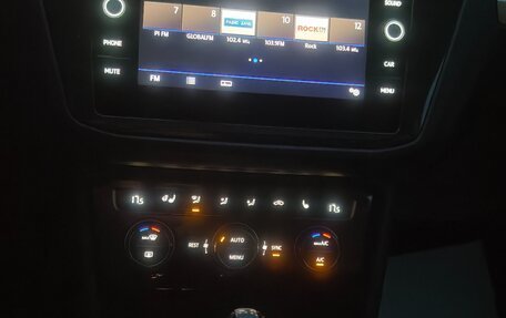 Volkswagen Tiguan II, 2020 год, 2 800 000 рублей, 20 фотография