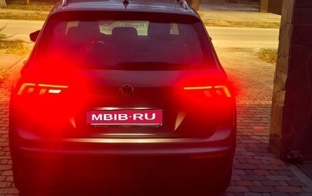 Volkswagen Tiguan II, 2020 год, 2 800 000 рублей, 19 фотография