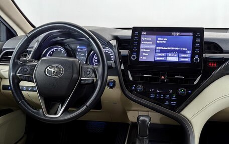 Toyota Camry, 2021 год, 3 900 000 рублей, 10 фотография