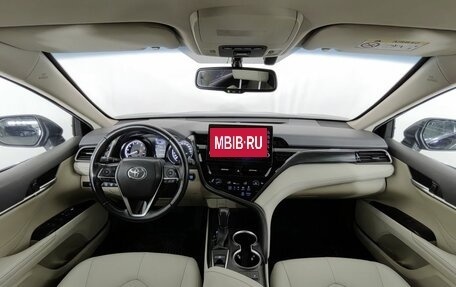 Toyota Camry, 2021 год, 3 900 000 рублей, 9 фотография