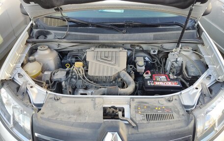 Renault Logan II, 2018 год, 790 000 рублей, 14 фотография