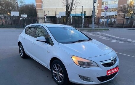Opel Astra J, 2011 год, 645 000 рублей, 1 фотография