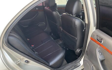 Toyota Avensis III рестайлинг, 2004 год, 525 000 рублей, 8 фотография