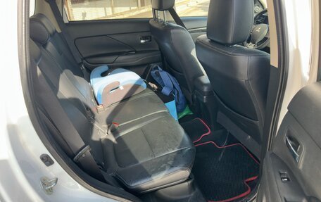 Mitsubishi Outlander III рестайлинг 3, 2017 год, 1 950 000 рублей, 4 фотография