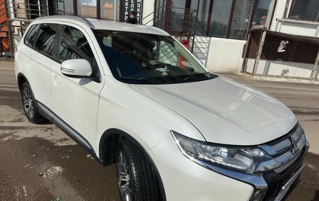 Mitsubishi Outlander III рестайлинг 3, 2017 год, 1 950 000 рублей, 10 фотография