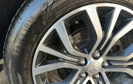 Mitsubishi Outlander III рестайлинг 3, 2017 год, 1 950 000 рублей, 2 фотография