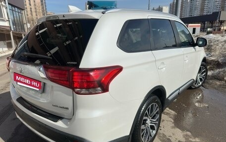 Mitsubishi Outlander III рестайлинг 3, 2017 год, 1 950 000 рублей, 11 фотография