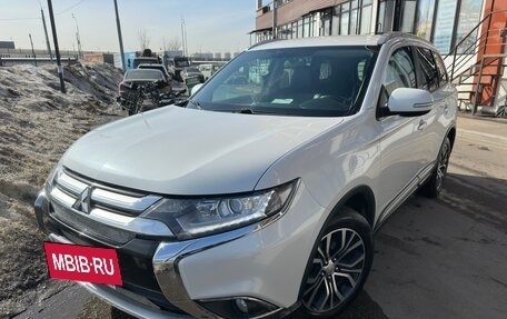 Mitsubishi Outlander III рестайлинг 3, 2017 год, 1 950 000 рублей, 9 фотография