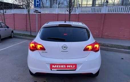 Opel Astra J, 2011 год, 645 000 рублей, 2 фотография