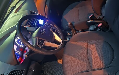 Hyundai Solaris II рестайлинг, 2012 год, 710 000 рублей, 17 фотография