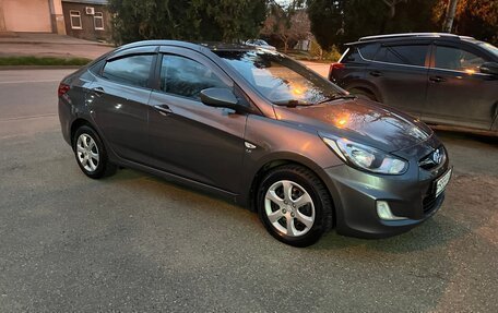 Hyundai Solaris II рестайлинг, 2012 год, 710 000 рублей, 19 фотография