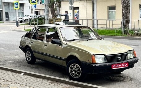 Opel Ascona C, 1984 год, 125 000 рублей, 1 фотография