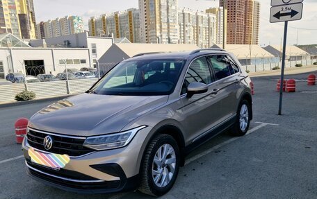 Volkswagen Tiguan II, 2021 год, 3 200 000 рублей, 4 фотография
