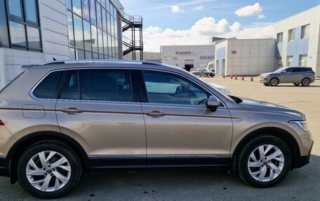 Volkswagen Tiguan II, 2021 год, 3 200 000 рублей, 6 фотография