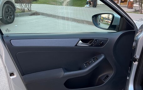 Volkswagen Jetta VI, 2011 год, 850 000 рублей, 18 фотография