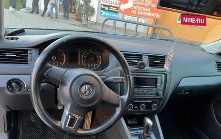Volkswagen Jetta VI, 2011 год, 850 000 рублей, 16 фотография