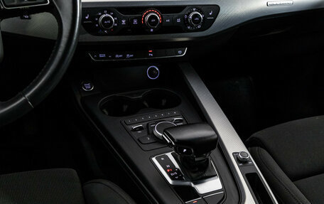 Audi A4, 2019 год, 2 700 000 рублей, 15 фотография