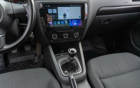 Volkswagen Jetta VI, 2011 год, 1 049 000 рублей, 18 фотография