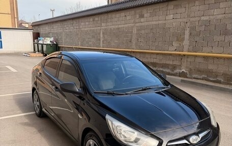 Hyundai Solaris II рестайлинг, 2013 год, 595 000 рублей, 2 фотография