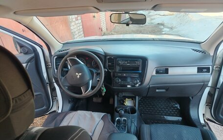 Mitsubishi Outlander III рестайлинг 3, 2015 год, 1 550 000 рублей, 4 фотография