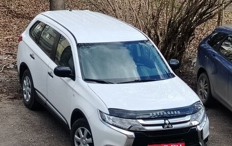 Mitsubishi Outlander III рестайлинг 3, 2015 год, 1 550 000 рублей, 2 фотография