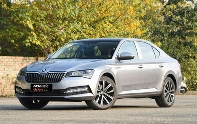 Skoda Superb III рестайлинг, 2023 год, 2 390 000 рублей, 1 фотография