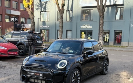 MINI Hatch, 2023 год, 2 240 000 рублей, 1 фотография