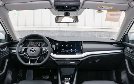 Skoda Octavia IV, 2023 год, 2 390 000 рублей, 15 фотография