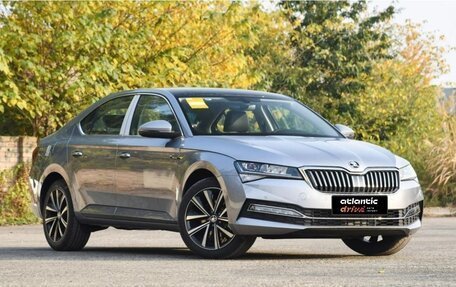 Skoda Superb III рестайлинг, 2023 год, 2 390 000 рублей, 3 фотография