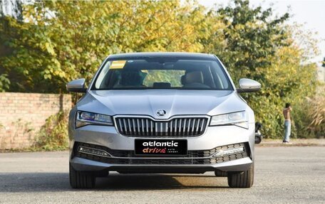 Skoda Superb III рестайлинг, 2023 год, 2 390 000 рублей, 2 фотография