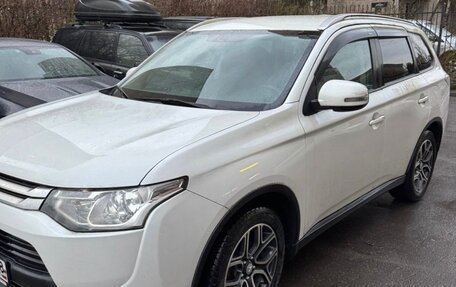 Mitsubishi Outlander III рестайлинг 3, 2014 год, 1 480 000 рублей, 1 фотография