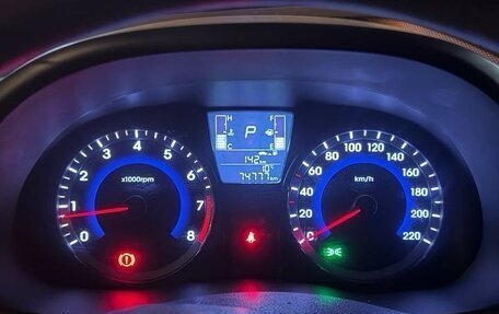 Hyundai Solaris II рестайлинг, 2014 год, 850 000 рублей, 2 фотография