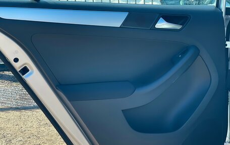 Volkswagen Jetta VI, 2011 год, 809 000 рублей, 16 фотография