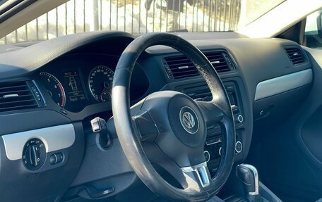 Volkswagen Jetta VI, 2011 год, 809 000 рублей, 8 фотография