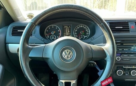Volkswagen Jetta VI, 2011 год, 809 000 рублей, 12 фотография