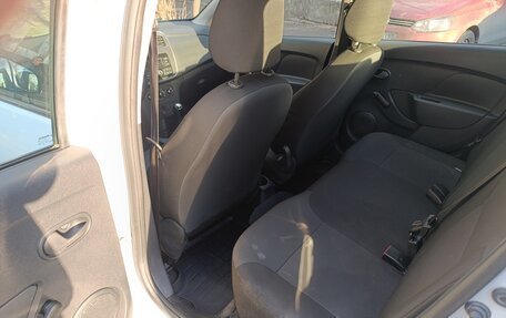 Renault Logan II, 2018 год, 845 000 рублей, 3 фотография