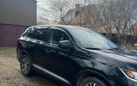 Mitsubishi Outlander III рестайлинг 3, 2017 год, 1 950 000 рублей, 4 фотография