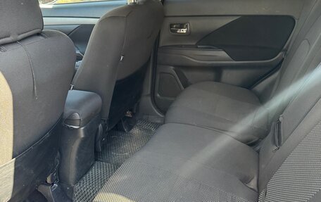 Mitsubishi Outlander III рестайлинг 3, 2017 год, 1 950 000 рублей, 7 фотография