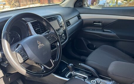 Mitsubishi Outlander III рестайлинг 3, 2017 год, 1 950 000 рублей, 5 фотография