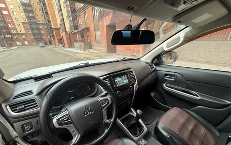 Mitsubishi L200 IV рестайлинг, 2019 год, 2 800 000 рублей, 13 фотография