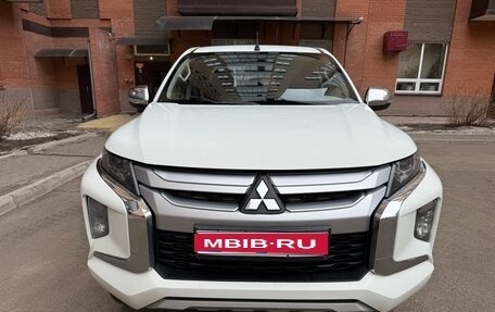 Mitsubishi L200 IV рестайлинг, 2019 год, 2 800 000 рублей, 1 фотография