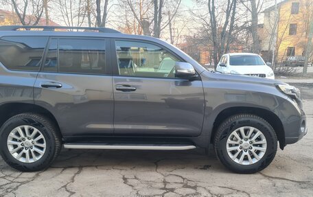 Toyota Land Cruiser Prado 150 рестайлинг 2, 2015 год, 5 100 000 рублей, 3 фотография