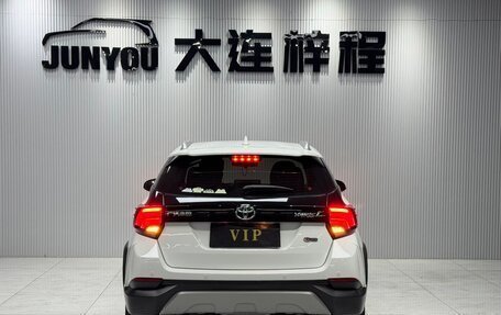 Toyota Yaris, 2021 год, 1 350 000 рублей, 2 фотография