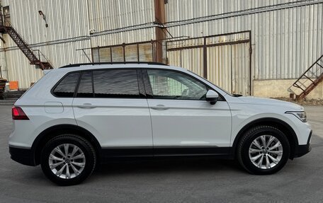 Volkswagen Tiguan II, 2021 год, 2 700 000 рублей, 2 фотография