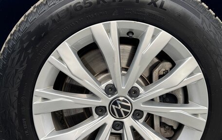 Volkswagen Tiguan II, 2021 год, 2 700 000 рублей, 16 фотография