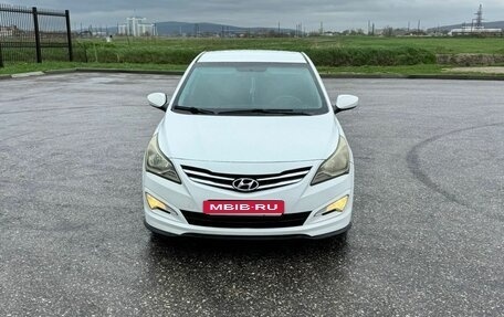 Hyundai Solaris II рестайлинг, 2015 год, 830 000 рублей, 3 фотография